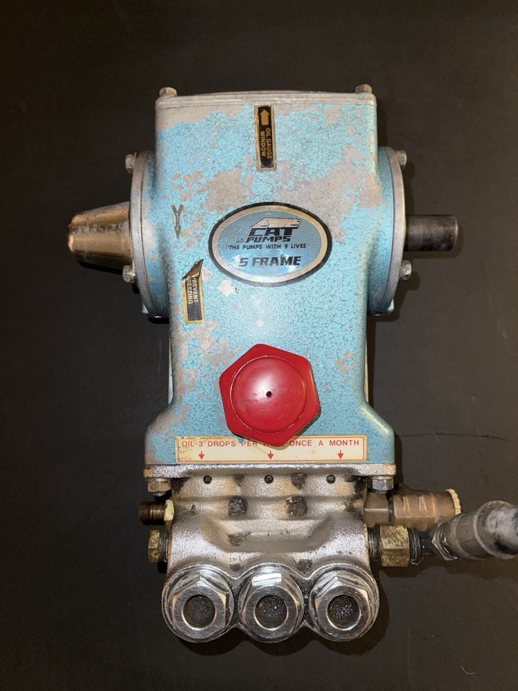 CAT Pump 2200 PSI 5 Frame Triplex Plunger Pump Belt Driven 1″ Shaft *UNTESTED*