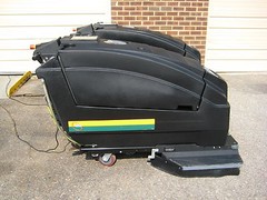NSS WRANGLER 3330 Floor Scrubber 33″, under 300 HOURS, 60 day parts WARRANTY