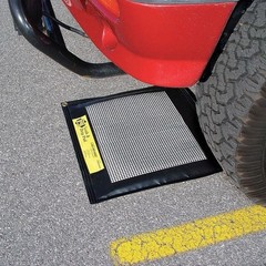 Pig Pad202 Sorbent Pad, 1 Gal, 23 In X 21 In, Fuel, Oils, Black/White,