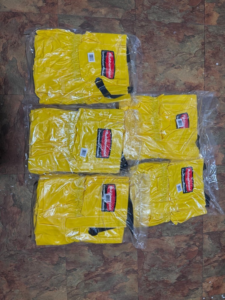 Rubbermaid Commercial Products 12 pocket yellow Brute Caddy Bag, NEW