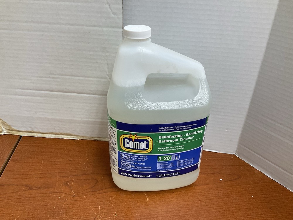P&G Pro Comet Disinfecting-Sanitizing Industrial Bathroom Cleaner 1 Gal (3.78L)
