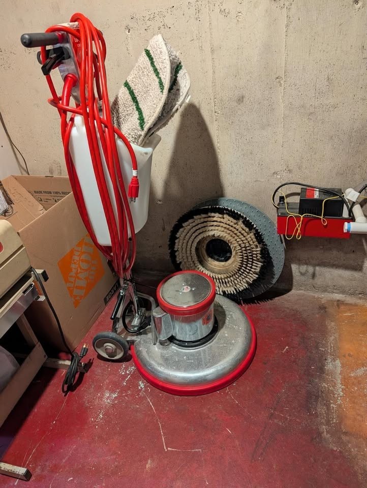 Used Mercury Floor Buffer Machine, LO-BOY at 175 RPM. With Tank and brushes.