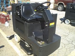 NSS CHAMP 3329 ride-on automatic rider floor scrubber 33″ 60 day parts WARRANTY