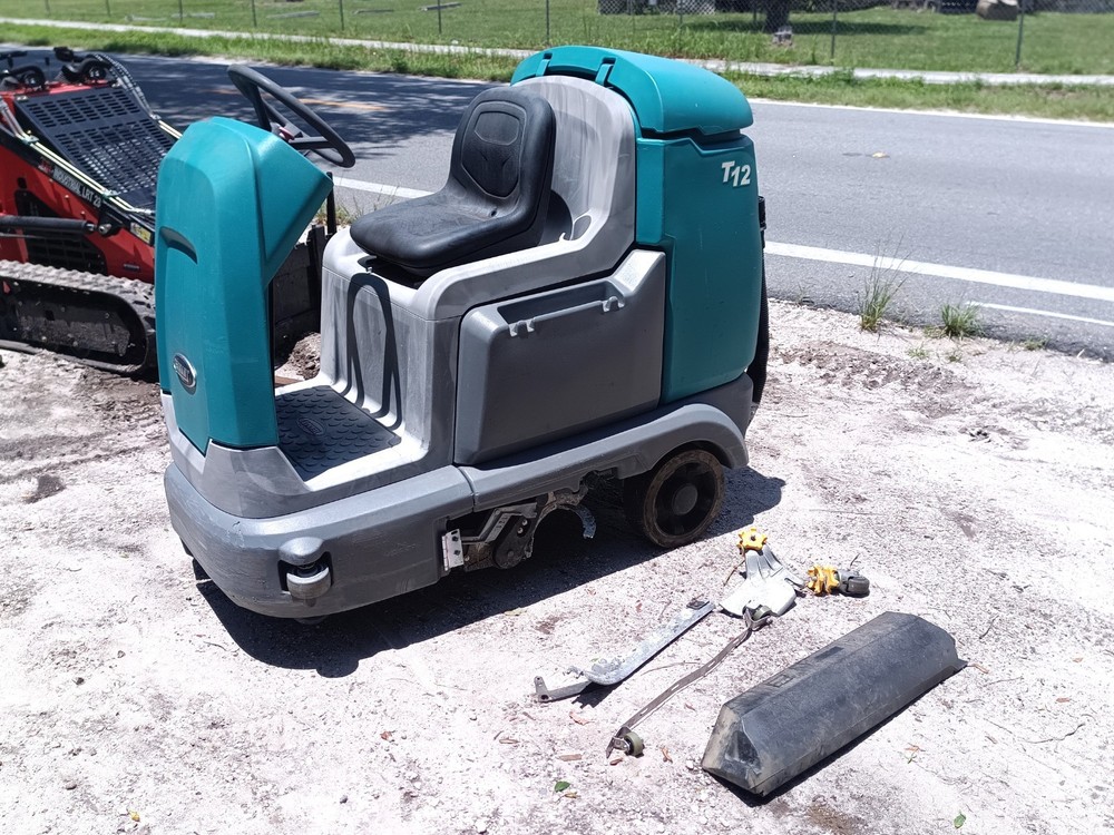 2019 – Tennant T12 Floor Scrubber Sweeper Cleaner – For Parts – T-12