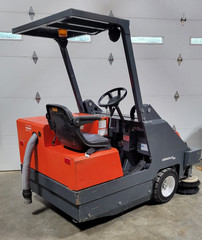 PowerBoss ARMADILLO 6XB Rider, Battery Powered, Broom Sweeper (Only 289 Hrs)