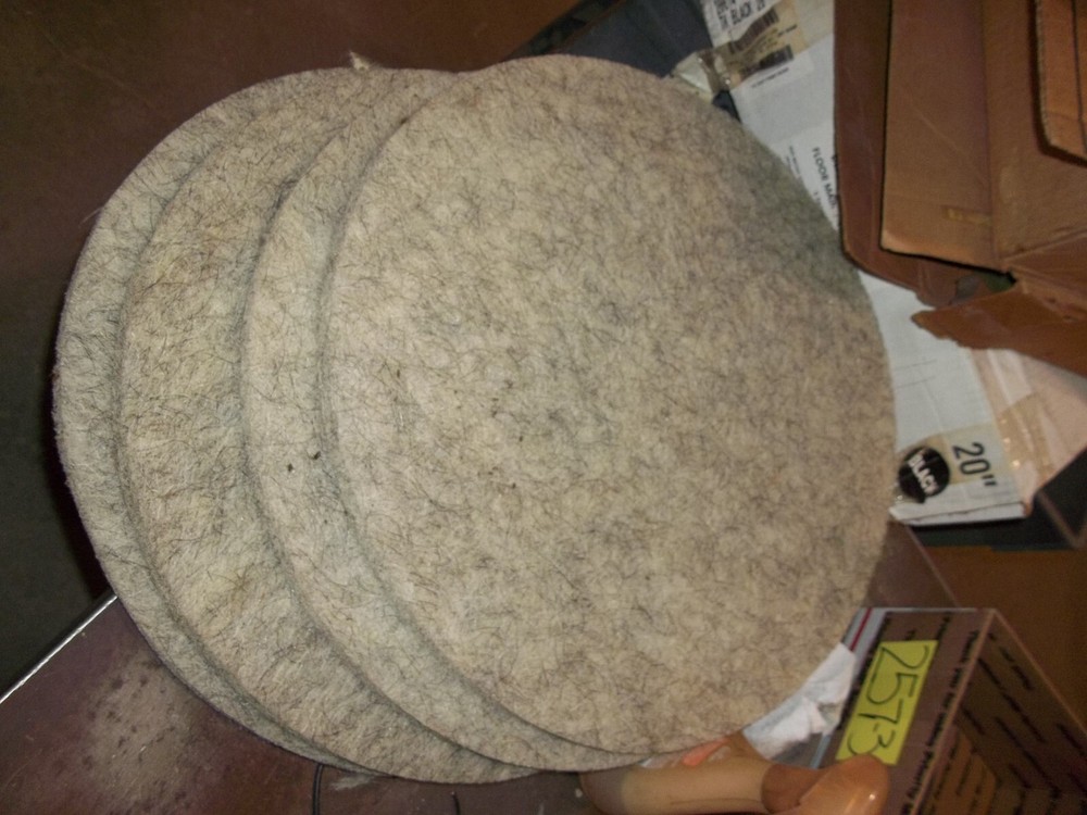 LOT OF 4 SERVICEMASTER 20″ BURNISHING DISCS (811)