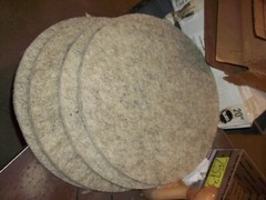 LOT OF 4 SERVICEMASTER 20″ BURNISHING DISCS (811)