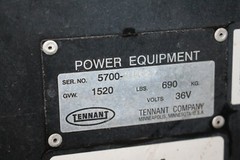 Tennant 5700 XP 32″ Cylindrical Walk Behind Floor Scrubber