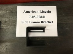 7-08-00841 – Advance American Lincoln 7765 / 7760 – Bracket Side Broom