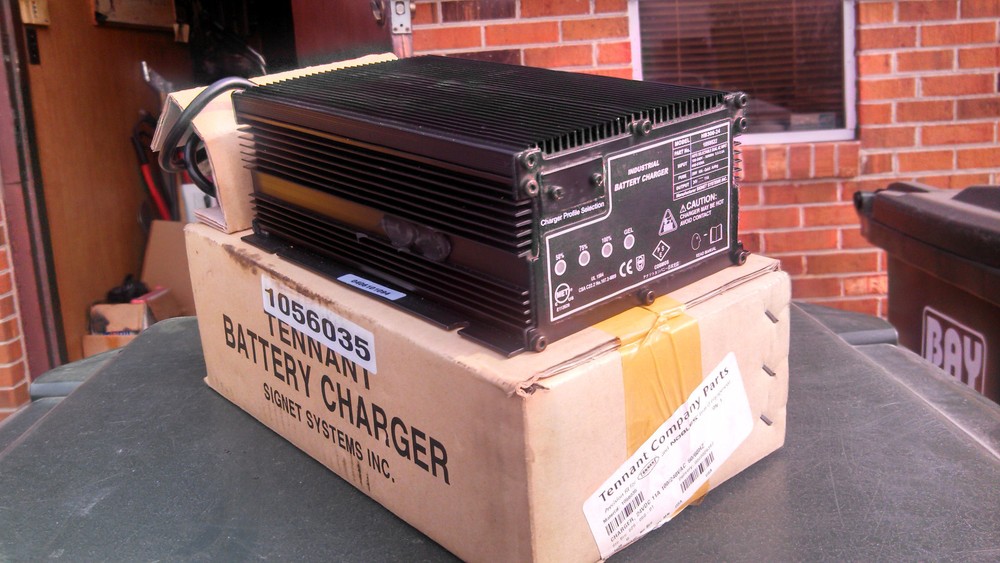 TENNANT 1059522/1056035/1073177 SIGNET-HB 300-24,24V 10A T3 SS3 BATTERY CHARGER