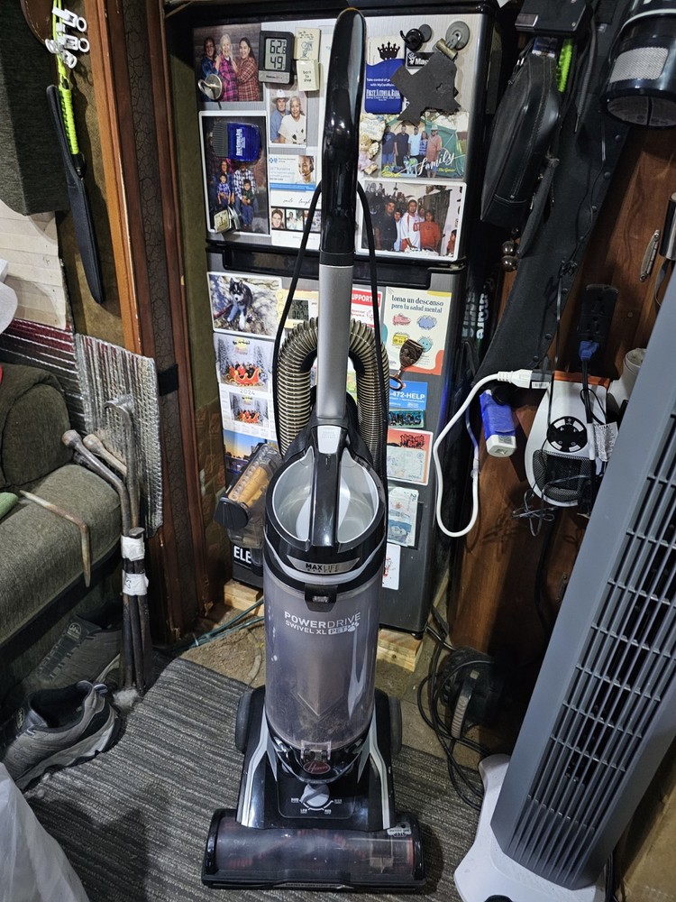 Hoover UH75210 MAXLife PowerDrive Swivel XL Pet Bagless Upright Vacuum Cleaner