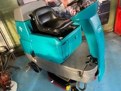 Tennant T7 32″ Ride-On Disk Floor Scrubber 675 hrs.