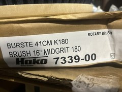 HAKO MINUTEMAN POWER BOSS 332545 POWERGRIT k180 16′” SCRUB BRUSH