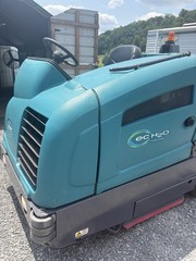 Tennant M20 Lp Scrubber Sweeper Totally Serviced Only 765 Hrs.