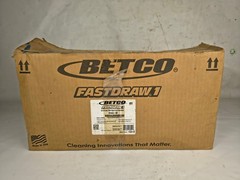 Betco FASTDRAW 1 Action Gap Chemical Management Dispenser 91043-00