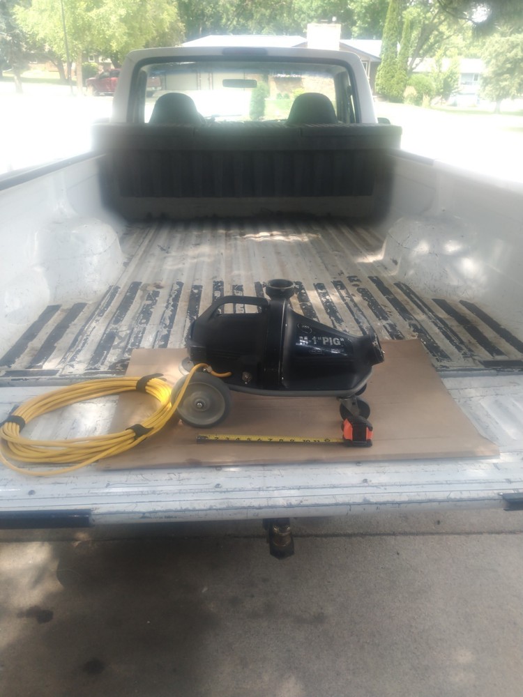 NSS, M-1, “PIG” Commercial Vacuum. Very Good Cond. Vacuum Unit only. Works fine.