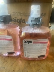 GOJO 526102 Luxury Foam Hand Wash Refill For Fmx-20 Dispenser-Cranberry New