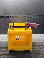 Rubbermaid Commercial WaveBrake 2.0 Side-Press Wringer – Yellow NWL006568325