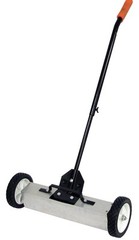 Master Magnetics Magnetic Floor Sweeper With Release (18 Inch)