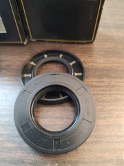 2 boxes GENERAL PUMP / Kit 3 Crankshaft Oil Seals / 8.702-801.0