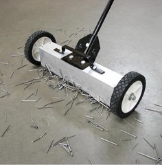 Master Magnetics Magnetic Floor Sweeper With Release (18 Inch)