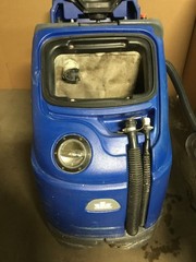 Windsor Chariot iScrub 24 CSX24 Floor Scrubber w/3X Batteries & Charger WORKING