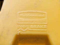 Rubbermaid Commercial WaveBrake 2.0 Side-Press Wringer – Yellow NWL006568325