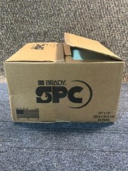 Box of 50 Brady SPC GENUINE 12″ X 12″ ( 30.5 x 30.5 cm ) Absorbent Pad