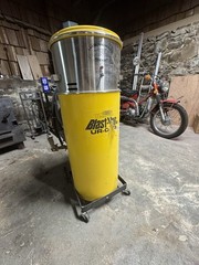 Uni-Ram UR007 Blast Vac Reclaiming Sandblaster Yellow 40 Pound Capacity