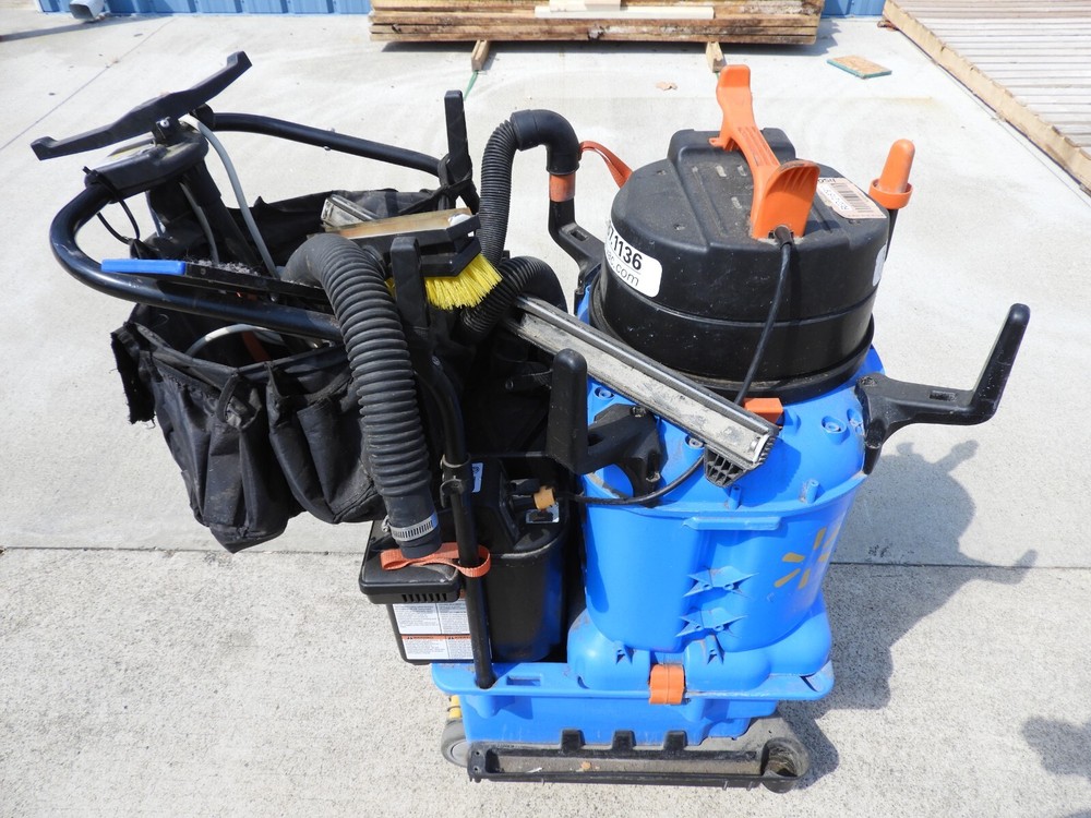 OmniFlex™ AutoVac™ Floor Cleaning Vacuum Machine Model OBATT with Charger
