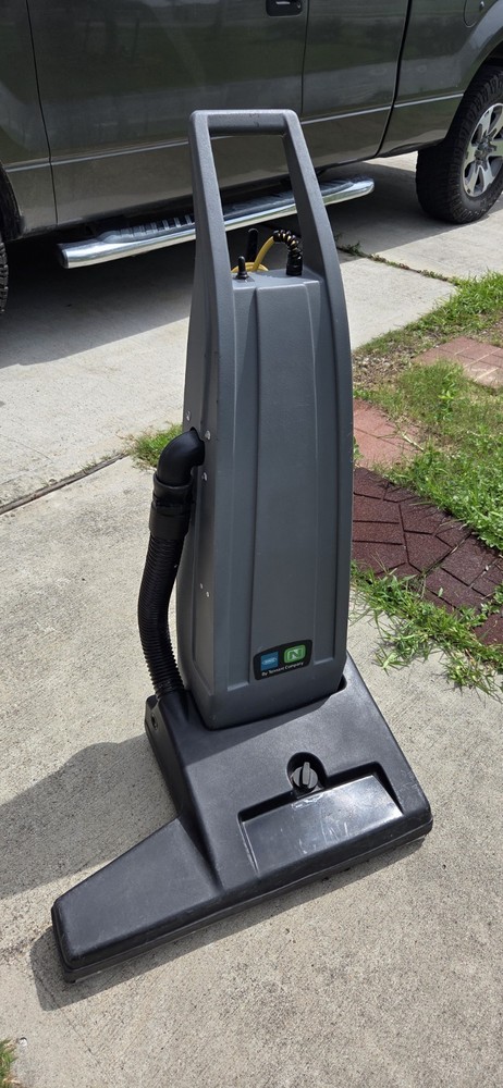NOBLES TENNANT 26” WIDE AREA VACUUM V-WA-26 TESTED WORKING