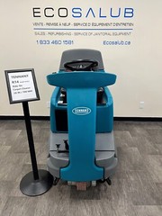 REFURBISHED TENNANT R14 Ride-On Carpet extractor 28” (2 available)