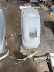 3X BETCO CREWMAN AS20B SCRUBBERS & 1X ONYX BLACK DIAMOND POLISHER – 4 MACHINES