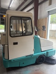 Tennant 6650 XP Gas Sweeper Totally Serviced Cab With Heat And Air Low Hours GM