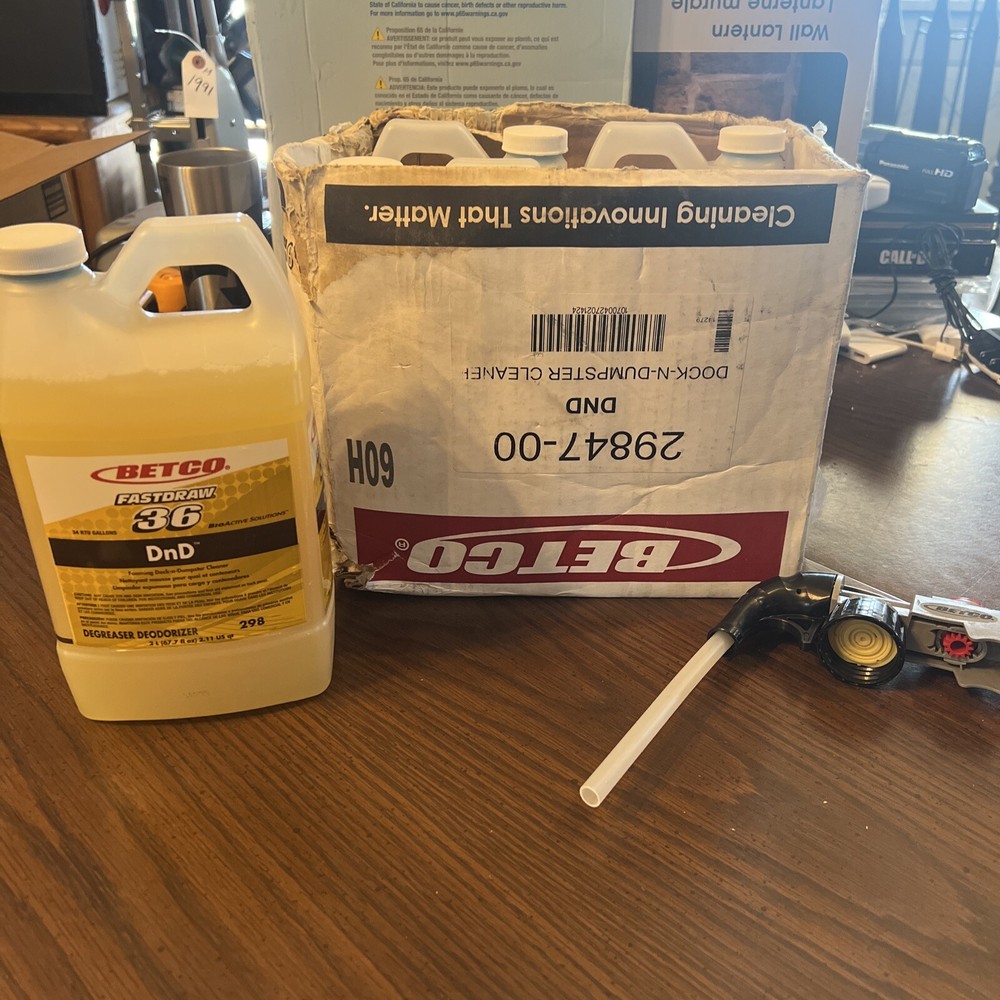 Lot 4 Betco Fastdraw 36 Foaming Dock-n-Dumpster Cleaner 4 X 2L With Sprayer