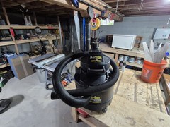 Genie 5 Horse Power Wet/Dry Shop Vacuum 12Amp with Accessories