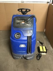 Windsor Chariot iScrub 24 CSX24 Floor Scrubber w/3X Batteries & Charger WORKING