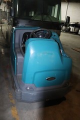 Tennant T17 EC H2O Ride on Floor Scrubber 36V Battery Powered Disc Brushes