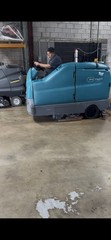 Tennant T17 Riding Floor Scrubber Self-Propelled Squeegee Solution Tank