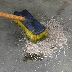 Oil-Dri Premium Granular Clay Floor Absorbent, 35 Lbs., Model# 101035G60