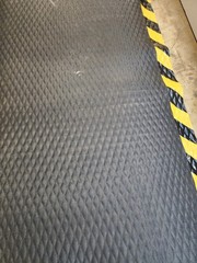 Uline Hog Heaven® Nitrile Mat – 7⁄8″ thick, 3 x 5′, Black/Yellow