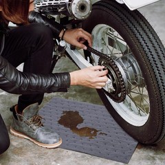 100 PCS Oil Absorbent Pads – 13″x10″ Super Spill Mats for Garage, Gray