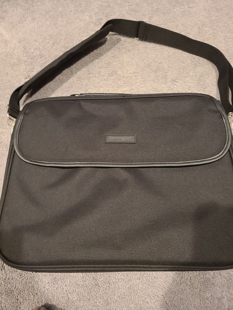 Kensington 62560 15.75 x 3 x 13.5 Simply Portable 30 Laptop Case – Black New