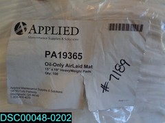QTY = 100 Oil-Only Applied AirLaid Mat PA19365 15″ x 19″ Heavyweight Pads