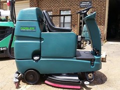 Nobles Speed Scrub Rider (Tennant T7) 32″ Floor Scrubber. 60 day parts WARRANTY