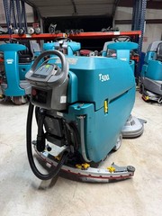 Tennant T500e 32″ Dual Disk Walk-Behind Floor Scrubber Cleaner | 745 Hrs
