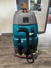 Tennant T7 AMR 26” Autonomous Ride-On Floor Scrubber SN 1254