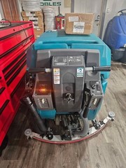 Tennant 5680 self drive Floor Scrubber