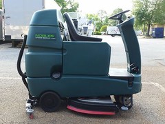 Nobles Speed Scrub Rider 32″ Floor Scrubber under 700Hours 60 day parts WARRANTY