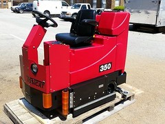 TomCat 350 35inch Disc Rider Floor Scrubber under 700Hours 60 day parts WARRANTY